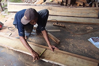 木材の採寸・調整